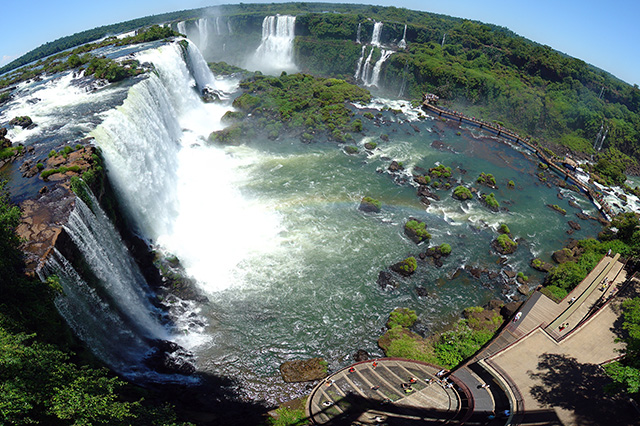 Iguazu_Falls_bordering_Argentina_and_Brazil